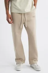 フィアオブゴッド メンズ ボトムス カジュアルパンツ スウェットパンツ フリース Fear of God Essentials Relaxed Fleece Sweatpants Timber