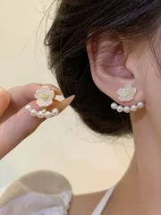 ジュエリー レディース イヤーアクセサリー 1ペア レディース可愛い花 フェイクパール ピアス、ファッション エレガントシンプル 無地ピアス デイリー、カジュアル、パーティー、通勤、バカンス服 バレンタイン用