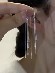 ジュエリー レディース イヤーアクセサリー シルバーイヤリング 顔を引き締める ロング ウォータードロップ タッセル シンプルなデザイン