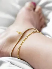 ジュエリー レディース フットアクセサリー ジルコニアストーンチェーンレイヤードブローチチェーン2個セット、輝くジルコニアコッパークロスペンダントアンクレットセット、パーティーやデートに最適なジュエリー