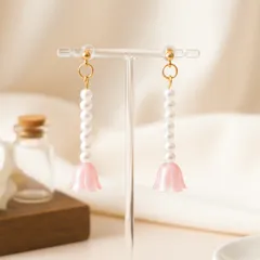 ハンドメイド  チューリップとパールの樹脂ノンホールピアス  ロゼピンク