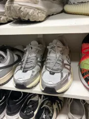 ナイキ v2kラン メタル シルバー