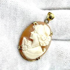 シェルカメオデザイン　ペンダントトップ　ゴールドフレーム　貴婦人　女性 H2.5　W2.4
