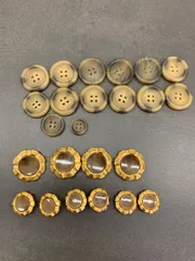 ベージュ系ボタン