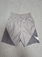 ほぼ新品 NIKE バスケットボール ハーフパンツ NIKE ハーフパンツ