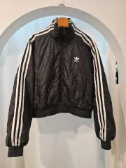 アディダス キルティング クロップド ショートダウン ジャケット