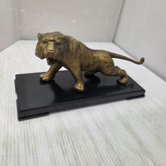金色の金属製トラの彫刻わん(長さ23cm、高さ8cm、幅6cm) - メルカリ