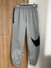 ナイキ スウッシュ グレー トレーナー ズボン
