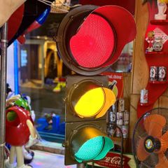 信号機（アメリカ） 本物縦型 3灯式 【アメリカン雑貨】 信号機（アメリカ） 本物縦型 3灯式 【アメリカン雑貨】 - メルカリ
