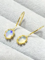 エチオピア産　オパール  6×4mm オーバルピアス（SV925／K18コーティング）　18金コーティング　つけっぱなし