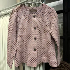 【東あずま店 併売品】 斉藤都世子　サイトウトヨコ saitoutoyoko ニット セーター トップス シャツ 長袖 カーディガン サマーニット　ドット　ピンク 総柄 長袖 お呼ばれ デート オフィスカジュアル フォーマル かわいい 上品 可愛いのサムネイル