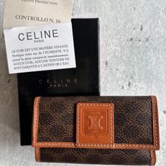 CELINE AirTag ケース キーリング レザー 型押し - メルカリ