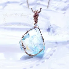 〜完全な至福へと導く〜アンダラクリスタルのライトブルー系マルチカラーペンダントトップ