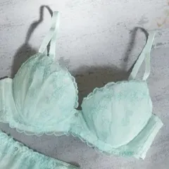 新品  タグ付  365日きれいブラ  チュチュアンナ  ブルー 持ち上げて上胸ふっくら  さらっとタイプ  2サイズ  B75  D75  水色  ミントブルー  刺繍  キラキラ  可愛い  定価2860円  244