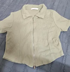 半袖 クロップド ジップアップ Tシャツ (オリーブ カラー)