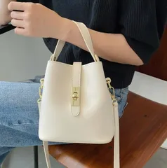 ショルダーバッグ スクエア バケットバッグ レディース PUレザー 手提げ鞄 2way 韓国 ハンドバッグ シンプル 斜め掛け 肩掛け フェミニン 通勤 オフィス バケツ型 合皮かばん 大人カジュアル 鞄 ミニ 新品 未使用 1409