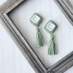 ふんわり スクエア タッセル グリーン ビーズ刺繍 ピアス/イヤリング