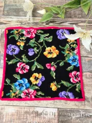 フラワーパターン 刺繍 ブラック ハンカチ