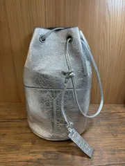 【UY262121946】MARCOMASI マルコマージ　巾着型 バッグ　メタリックシルバーのサムネイル