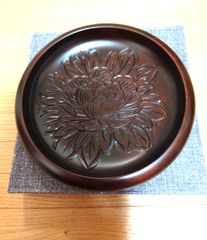 漆　お盆　工芸品　彫漆　牡丹 新品未使用】鎌倉彫 牡丹 給仕盆 お盆 漆器 工芸品 箱付き - メルカリ