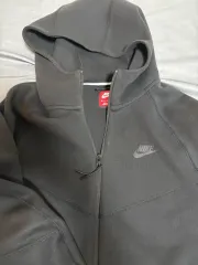 ナイキ テックフリース ブラック ジップアップ フリース フーディー Tシャツ