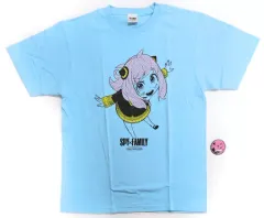 【中古】衣類 アーニャ・フォージャー 缶バッジ付きTシャツ ライトブルー Lサイズ 「SPY×FAMILY」 ジャンプフェスタ2023グッズ