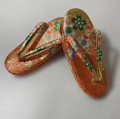 ［新品未使用品］高級帯地草履の3歳草履 祝着三歳ぞうり 新品アウトレット