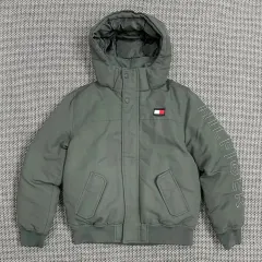 Tommy Hilfiger トミーヒルフィガー カーキ ダウン アウター Kids 152 (約 12-13歳用)