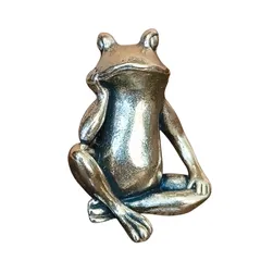 A107 考えるカエル 真鍮製 置物 ミニチュアオブジェ ブラス インテリア雑貨 開運 風水 縁起物 ペーパーウェイト 文鎮 デスクインテリア 玄関飾り アンティーク調 癒しインテリア 動物オブジェ コレクション ギフトにもおすすめ