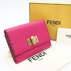 ★3日以内返品可★ 美品 FENDI フェンディ セレリア レザー ピーカブー コンパクトウォレット 8M0359 二つ折り財布 ピンク レザー レディース