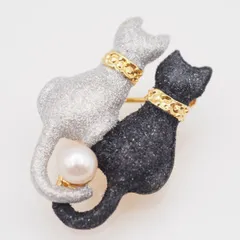R445 ブローチ 猫 キャット フェイクパール ゴールドカラー デザイン コスチュームジュエリー