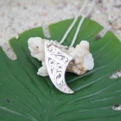 FIRST ARROWS・浮き彫りアラベスク ターコイズバングル・希少 - メルカリ