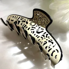 大きめバンスクリップ ブラック×アイボリー 透かしデザイン ヘアクリップ 上品ヘアアクセ 大人ヘアアクセ バイカラー まとめ髪 ハーフアップ 髪多い方にも エレガントヘアアクセ