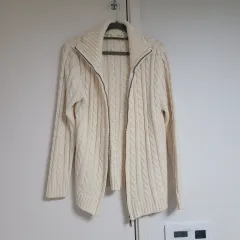 アイボリー色 ケーブル ジップアップ カーディガン