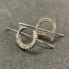 DIOR☆ディオールロゴ ピアス シルバー系 ラインストーン 揺れる