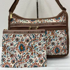 547　LeSportsac　レスポートサック　 ショルダーバッグ　斜めがけ　紐調節可能　 デラックスエブリデイ　マチ拡張　 les OLIVADES　レゾリヴァード　 シャンデルナゴールバンド　コラボ　 ブラウン系　花柄　ナイロン　ポーチ付き　 レディース