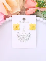 小さなクローバーのお花耳飾り(pastel yellow)