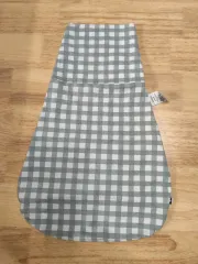 コニー スワドル ポーチ