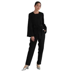 [MORE AUNI] セットアップ レディース パンツスーツ 2点セット ペプラム リボン フォーマル きれいめ 上品 セレモニースーツ 結婚式 お呼ばれ 入学式 卒業式 卒園式 入園式 母親 ママスーツ パーティー  [ブラック / 125605] [L]