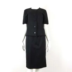 Yves Saint Laurent セットアップ スカートスーツ ブラック M 冠婚葬祭 2026年最新】Yves Saint Laurent ビジネス スカートスーツ上下の人気