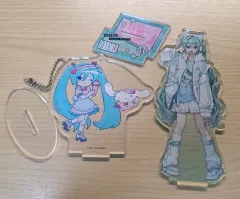 初音ミク ドン・キホーテ アキバ シナモロール コラボ アクリルスタンド