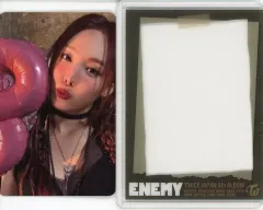 【中古】コレクションカード(女性) TWICE/ナヨン(NAYEON)/CD「ENEMY」JYP JAPAN ONLINE STORE特典フォトカード付き硬質カードケース フォトカード