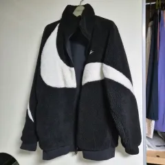 ナイキ スウッシュ ブラック/白 ボア フリース ジャケット