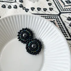まんまる メタルブラック ビーズ刺繍 ピアス/イヤリング