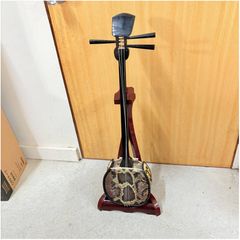 沖縄 三線 弦楽器 人工革 スタンド付き - メルカリ