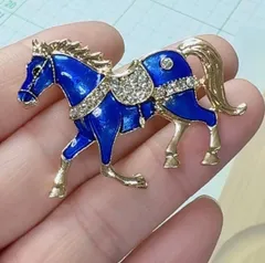 馬ブローチ ブルー ラインストーン ゴールド 2026年 干支 午年 高見え 上品 高級感 ブローチ コサージュ ジルコニア