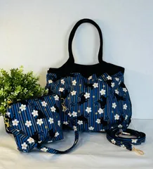 【裁縫ストア・ボヌール】大人かわいい　和柄　百華繚蘭 桜と猫柄　ラメ入り　デニム生地ブラック　トートバッグ　グラニーバッグ　ポーチ　ショルダーバッグ　ハンドバッグ　サコッシュ　ショルダーストラップ付き  ハンドメイド/ №500-783