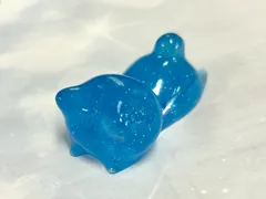 ハンドメイド     レジン製の猫    ラメ・ホログラム入り