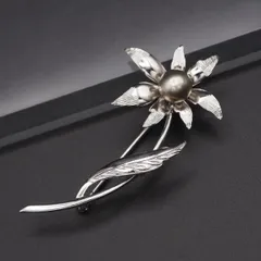 R380 本真珠 7.7mm珠 パール SILVER刻印 ブローチ フラワー グレー系カラー デザイン シルバー コサージュ 6月誕生石
