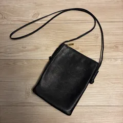 IL BISONTE イルビゾンテ スマホショルダー ブラック レザー ポシェット ミニバッグ 本革 サコッシュ　00011